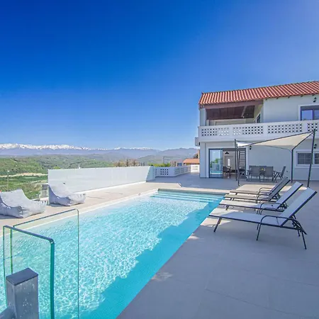 Villa Modern With Infinity Pool Close To The Sea *