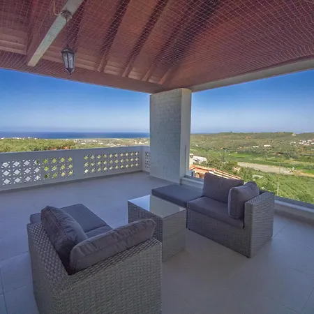 Modern With Infinity Pool Close To The Sea *
